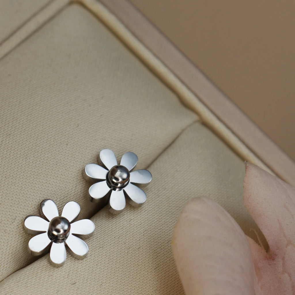 Daisy ✨ premium 304 stainless steel plated with real 18K