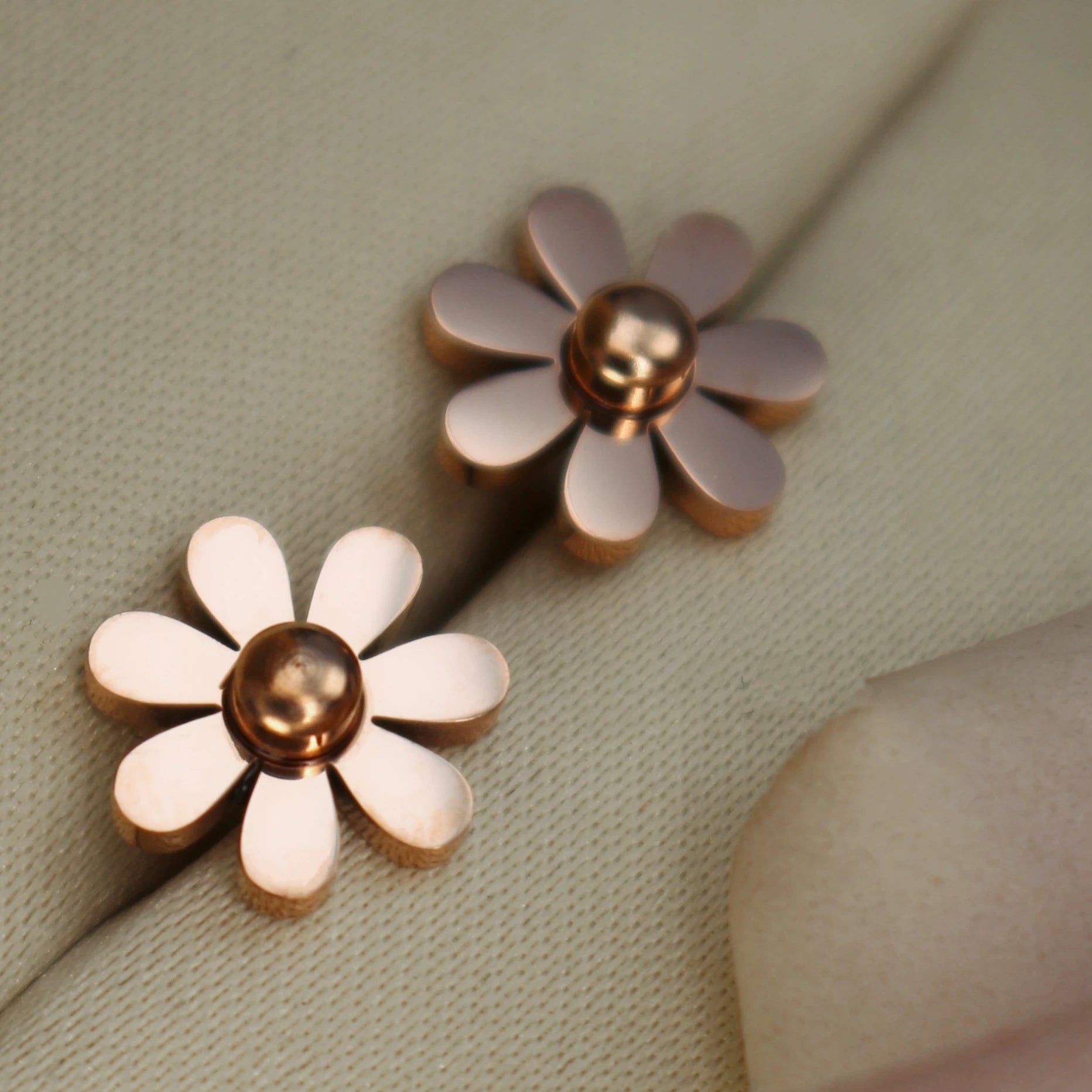 Daisy ✨ premium 304 stainless steel plated with real 18K