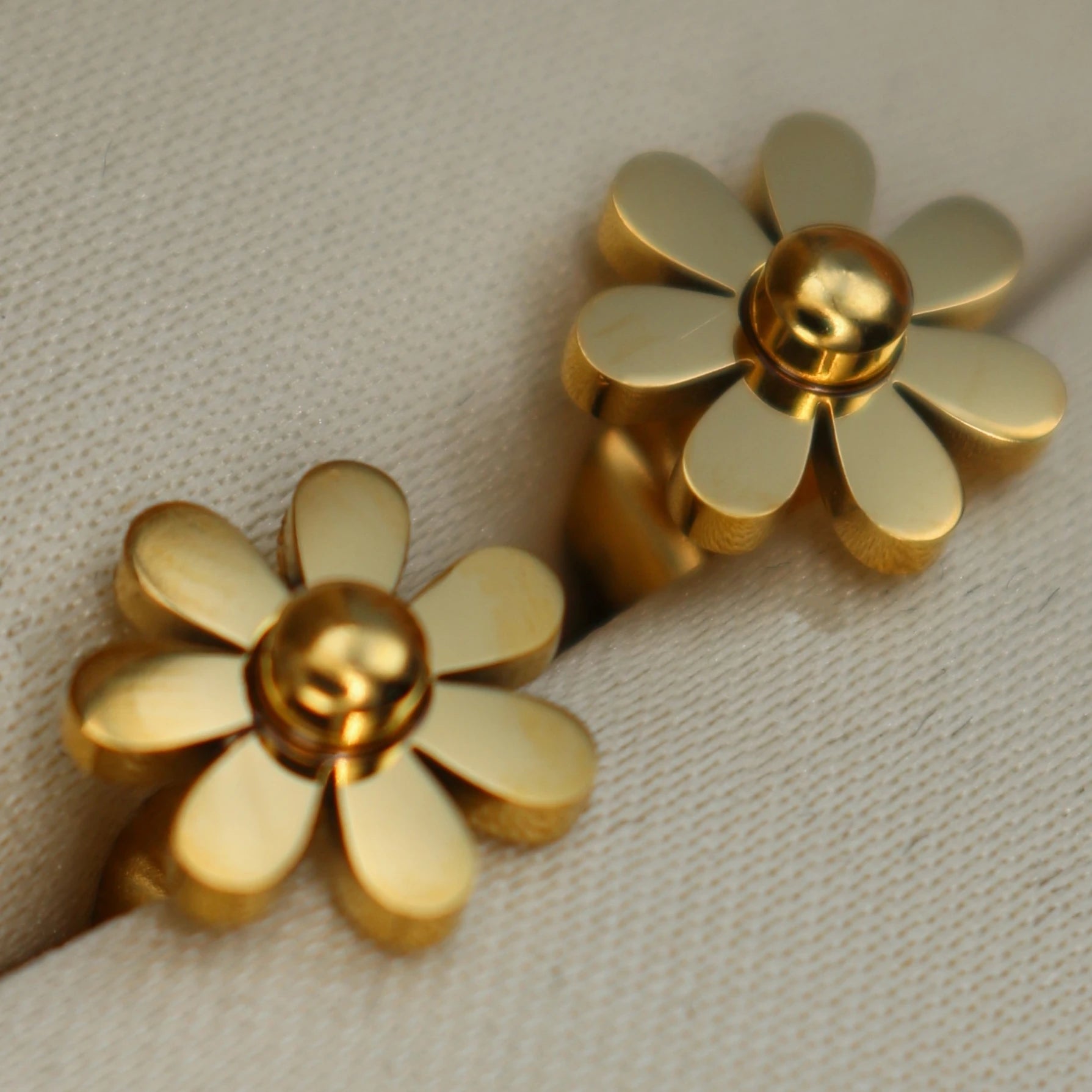 Daisy ✨ premium 304 stainless steel plated with real 18K