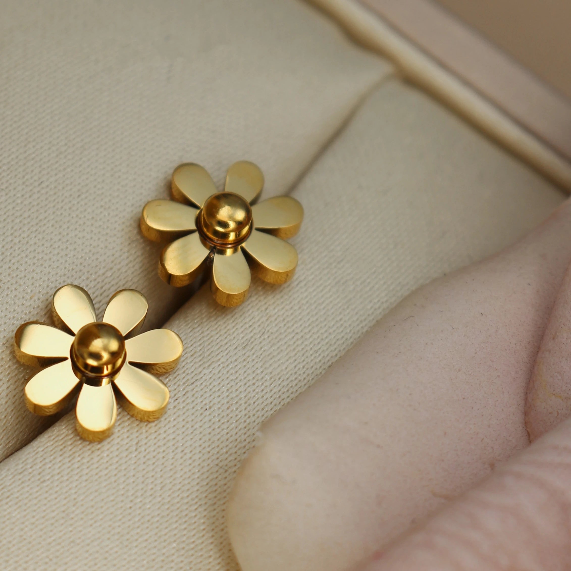 Daisy ✨ premium 304 stainless steel plated with real 18K