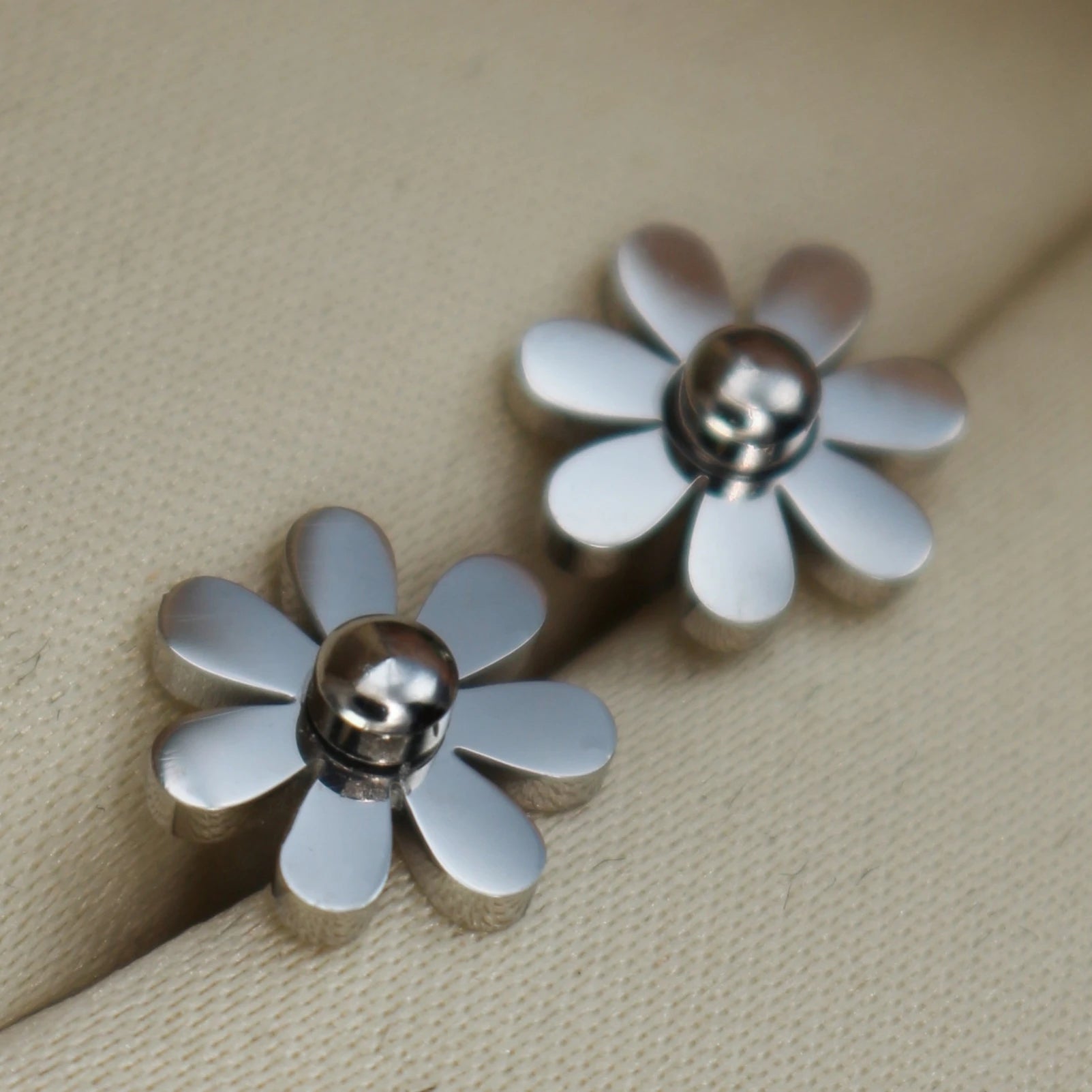 Daisy ✨ premium 304 stainless steel plated with real 18K